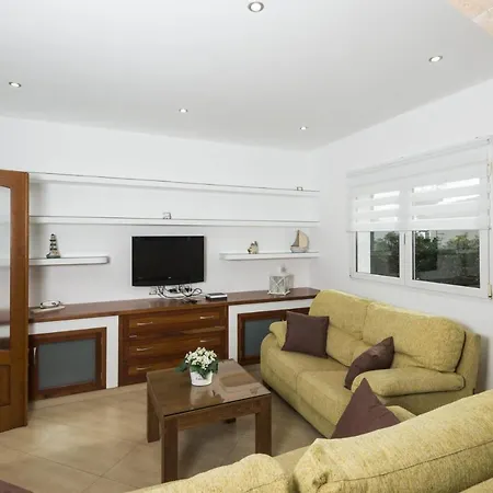 Cala'n Blanes Sleeps 8 With Pool Air Con And Wifi Villa