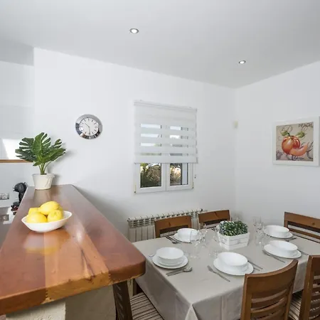 Villa Cala'n Blanes Sleeps 8 With Pool Air Con And Wifi