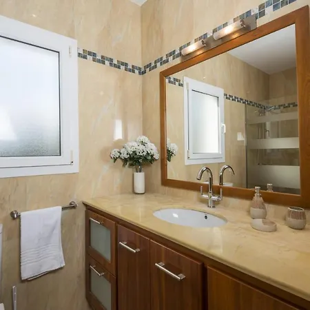 Cala'n Blanes Sleeps 8 With Pool Air Con And Wifi Βίλα