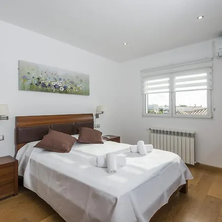 Βίλα Cala'n Blanes Sleeps 8 With Pool Air Con And Wifi